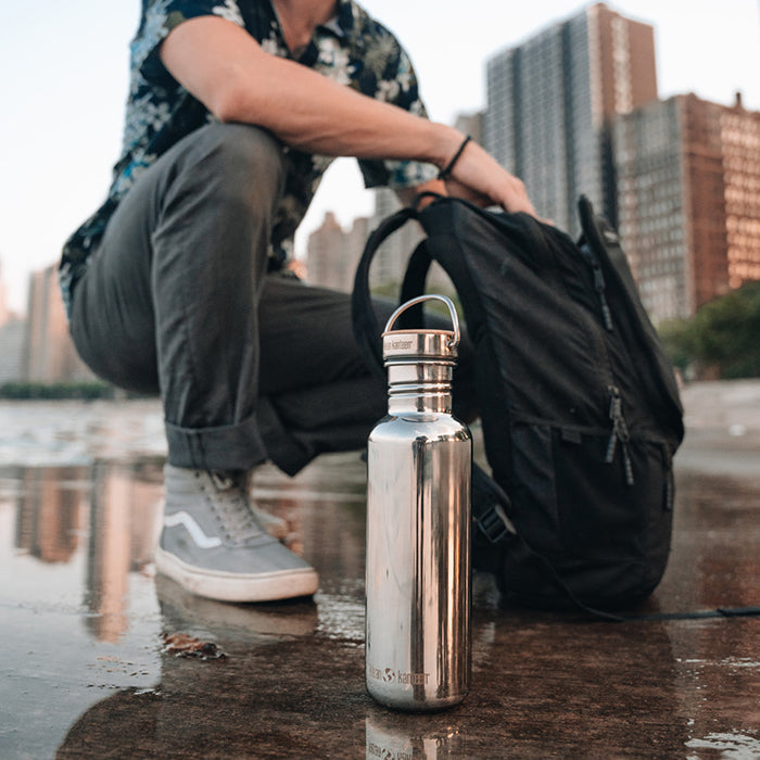 27oz-reflect-with-bamboo-cap-n7 K27SSLRF-MS-BAMBOO_reflect-bottle_city_lifestyle_ff882516-9bd8-49cf-b515-736a0a9c889f.jpg