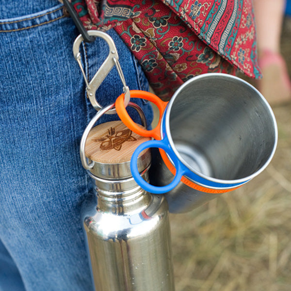 steel-s-biner-3-e3 carabiner_steel_clip_bottle_lifestyle_f9a2dad1-cd06-4894-b3ff-13476b2b5a87.jpg