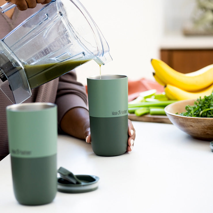 smoothie-set-j0 smoothie_kit_rise_tumbler_smoothie_pour.jpg