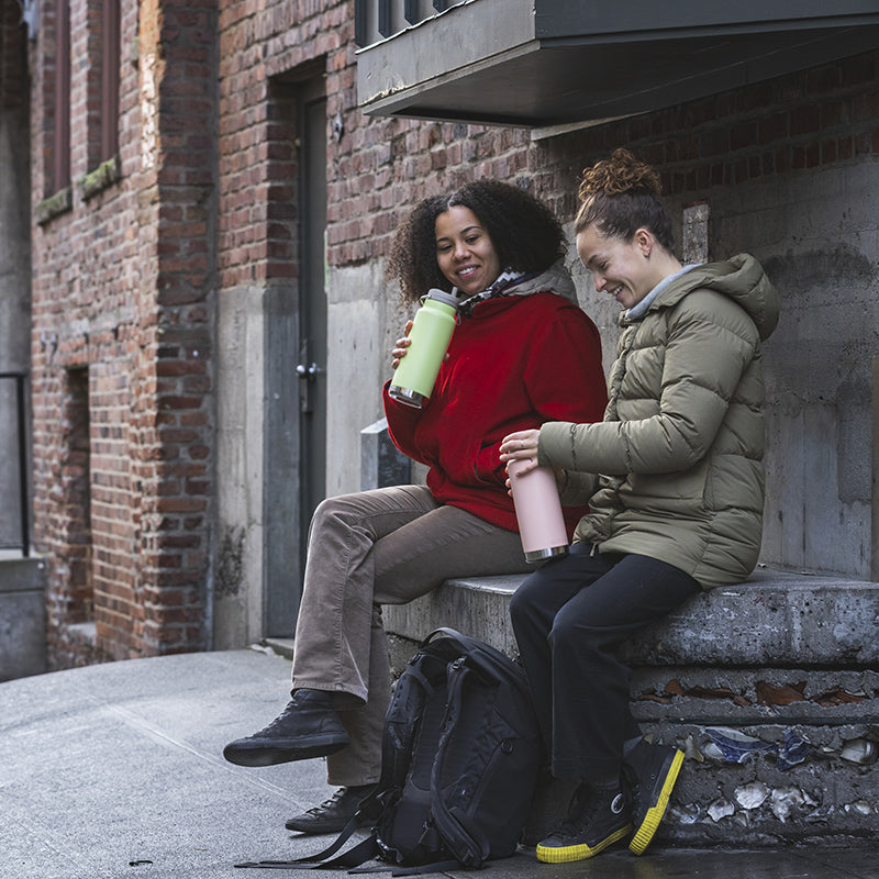 32oz-tkwide-with-twist-cap-c7 tkwide_32oz_insulated_bottle_twist_girls_city_winter_square.jpg